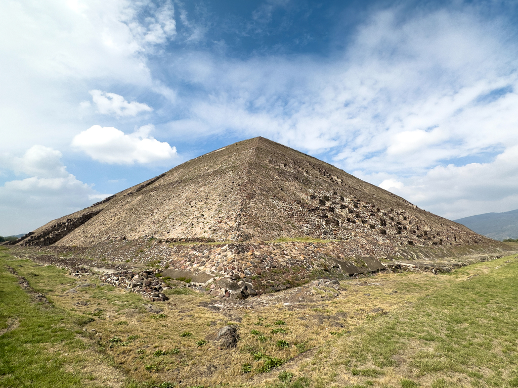 Teilansicht der grossen Sonnenpyramide in der Pyramidenlanlage von Teotihuacan.