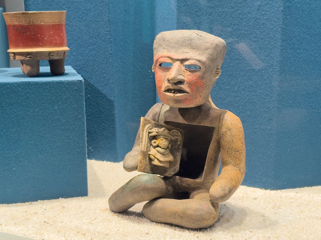 Ausstellungsstücke im Museum der Pyramidenanlage von Teotihuacan