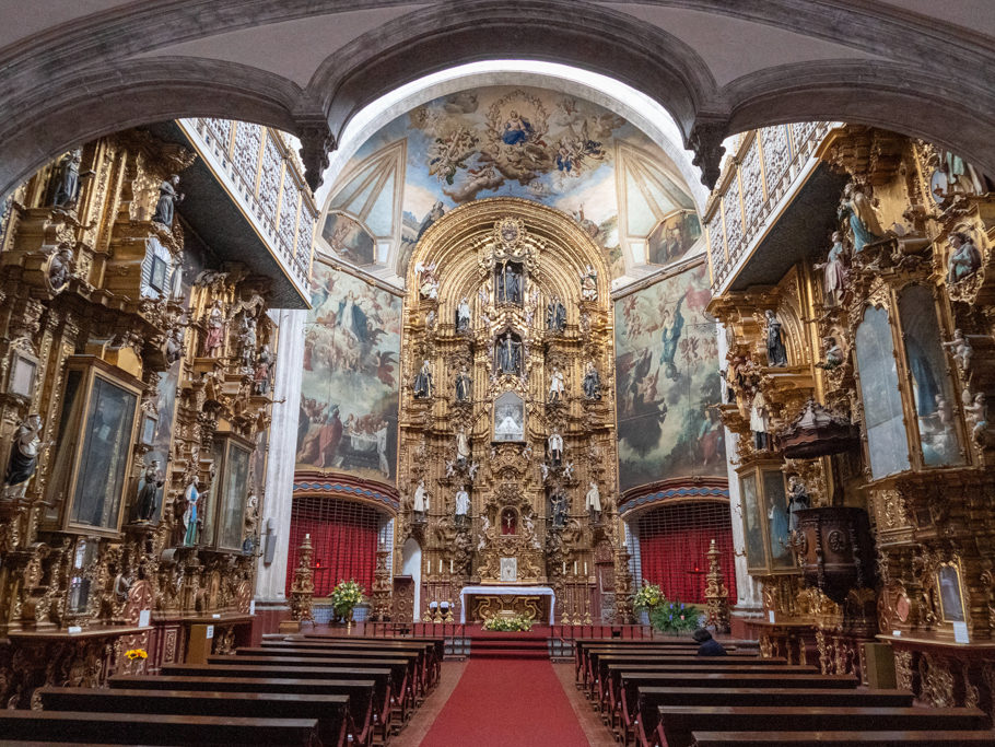 prunkvolle Innenansicht einer Kirche in CDMX