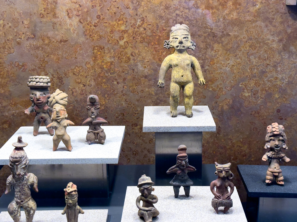 Einige Ausstellungsstücke im anthropologischen Museum in CDMX