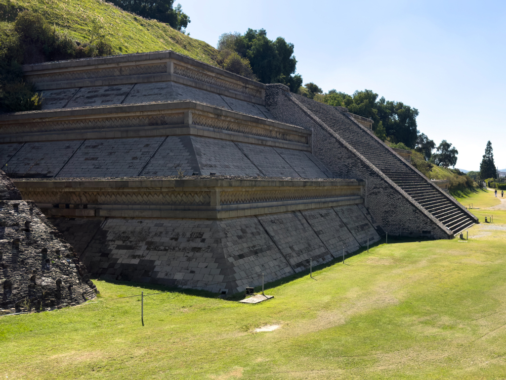 Die einzig freigelegte Treppe der Pyramide von Cholula