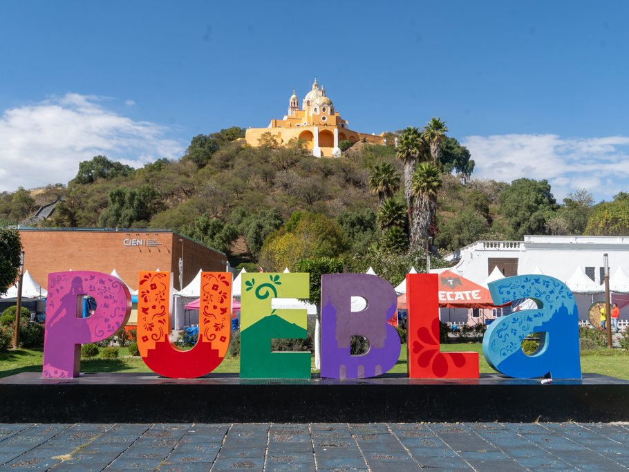 Blick in Cholula auf die Kirche der Señora de los Remedios
