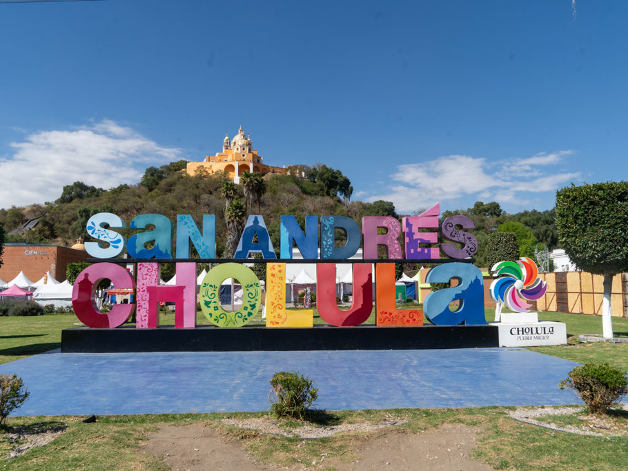 Blick in Cholula auf die Kirche der Señora de los Remedios