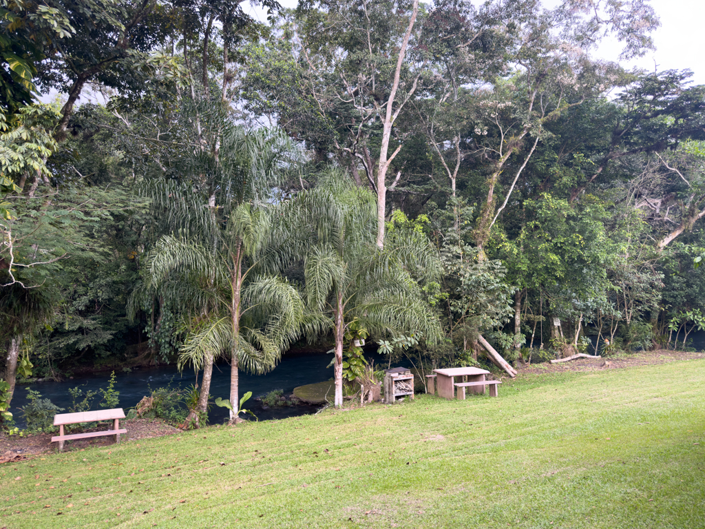 Bade- und Flusslandschaft im Balenario Playa Dorada