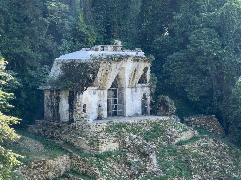 Der Blätterkreuztempel