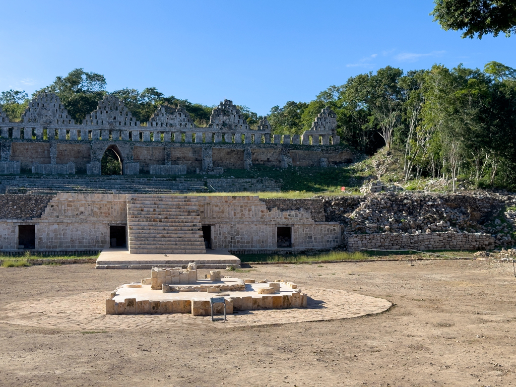 Taubenhaus. westliches Zentrum der Pyraminden von Uxmal