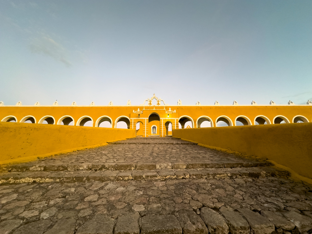 Aufgang zum Konvent in Izamal