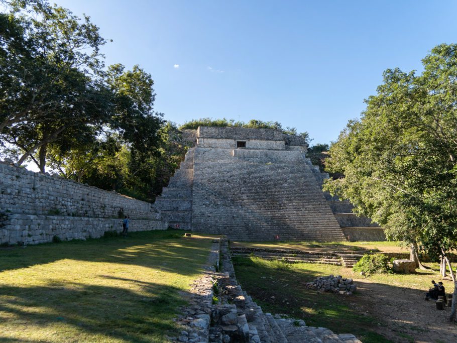 Hauptpyramide in der Nähe des Gouverneurpalastes