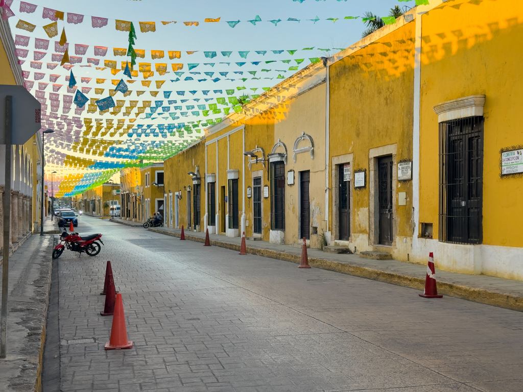 Hauptstrasse in Izamal - für einmal ohne Verkehr!
