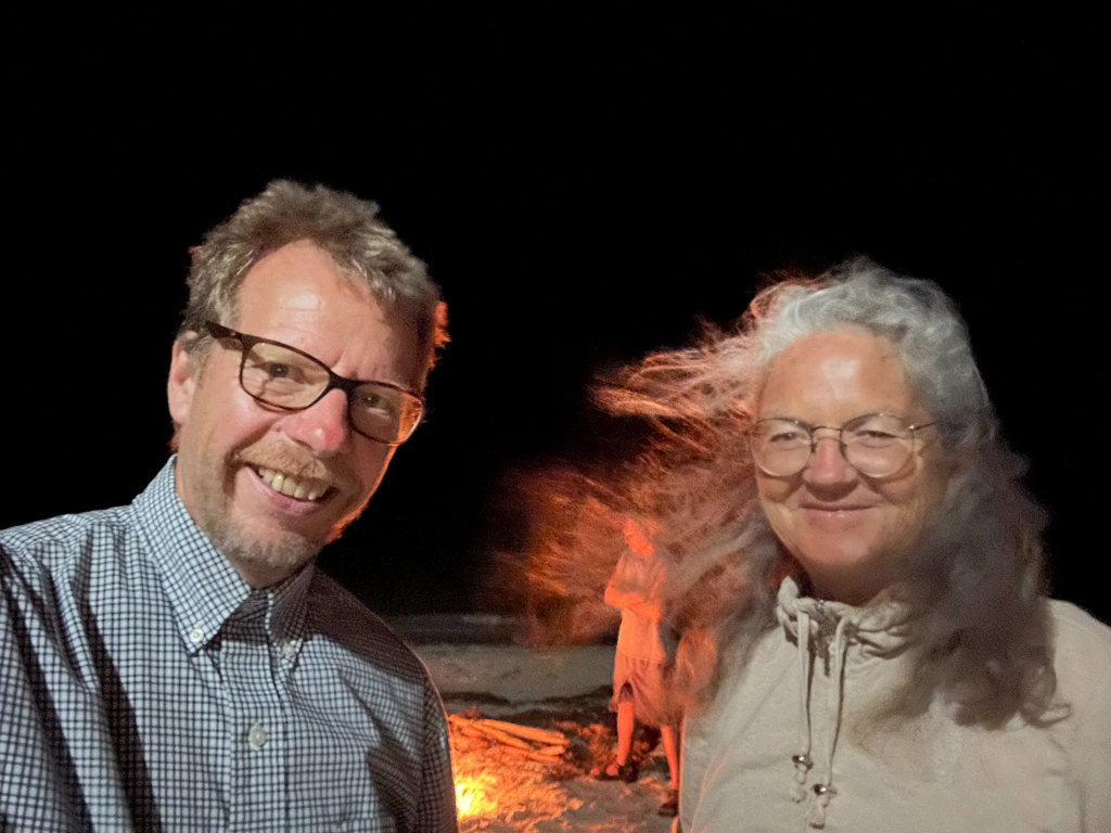 Dereks stürmische Geburtstagsparty am Strand