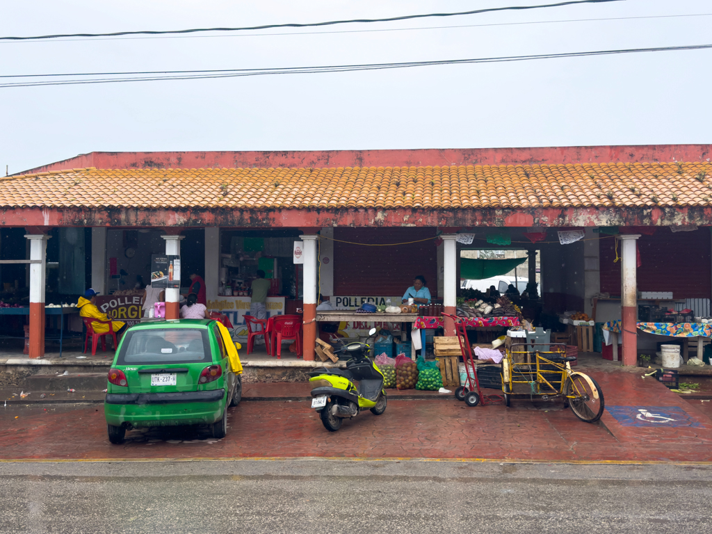 Blick auf den Fruteria Market (Obst und Gemüse Markt) hier in Bacalar