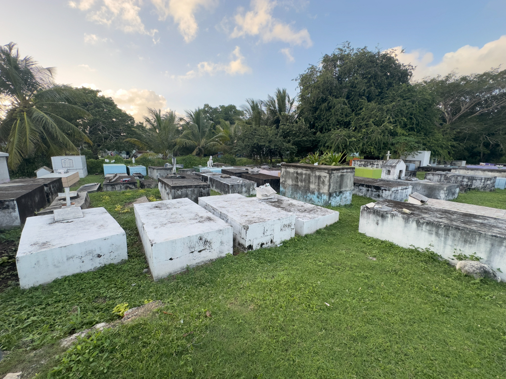 Der etwas vernachlässigte Friedhof von Crooked Tree