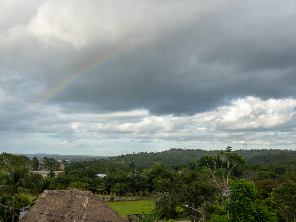 Mit Ma in Lola's Restaurant mit Blick auf San Ignacio