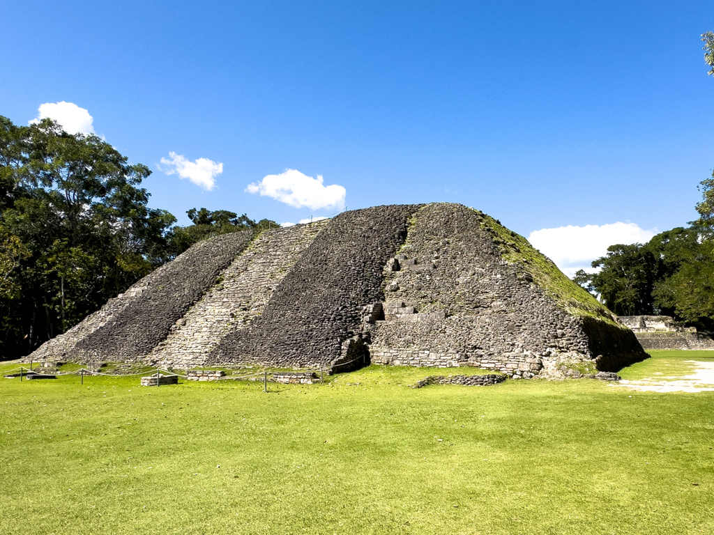 Pyramide in den Ruinen von Xunantunich