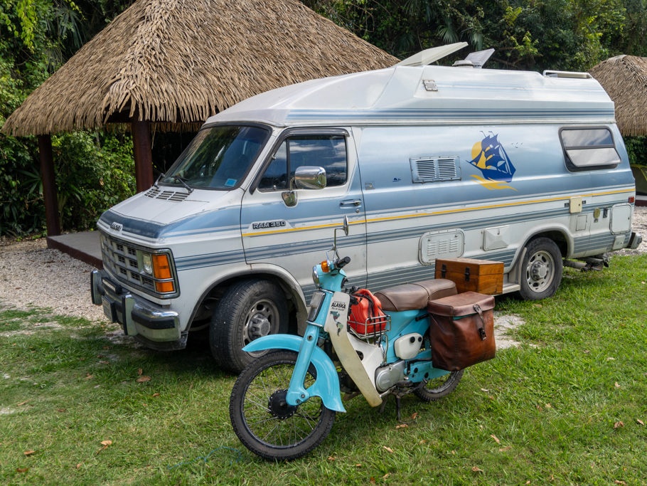 Martha mit der gleichaltrigen Honda C90 von Pablo aus Argentinien