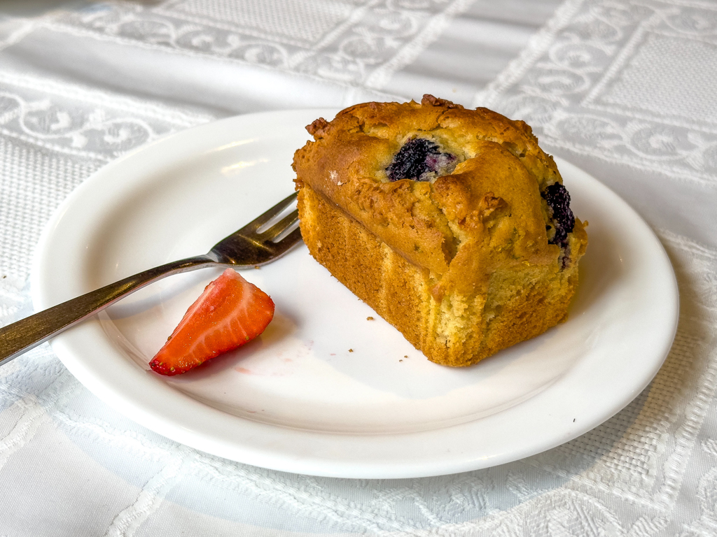 Ein kleiner Brombeerkuchen für den Herren der kleinen Reisegesellschaft