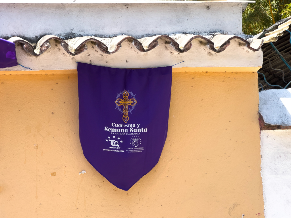 Antigua schmückt sich fur Semana Santa. Ostern wie wir es bei uns heisst