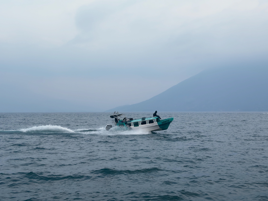 "Zeit ist Geld", ein eiliger Personentransport am Lake Atitlan