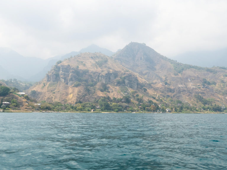 Blick auf unsere Uferseite hier am Lago Atitlán