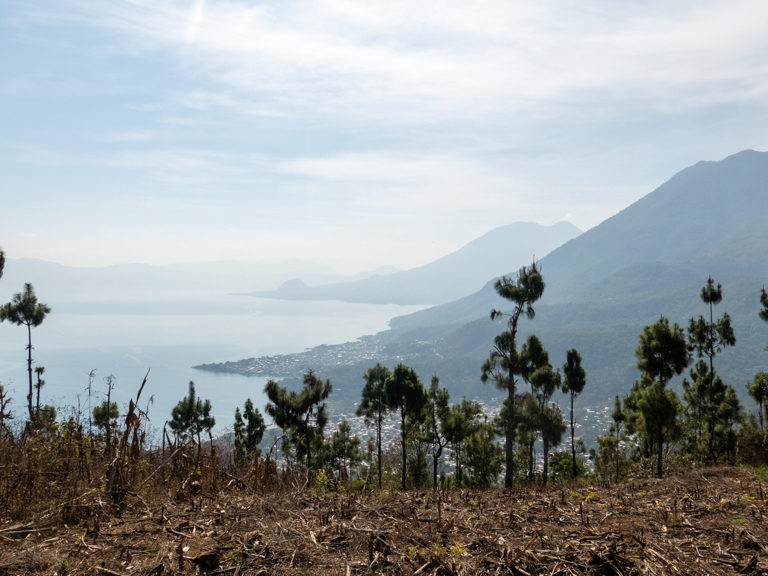 atemberaubende Aussicht auf den Atitlan-See und die Vulkane