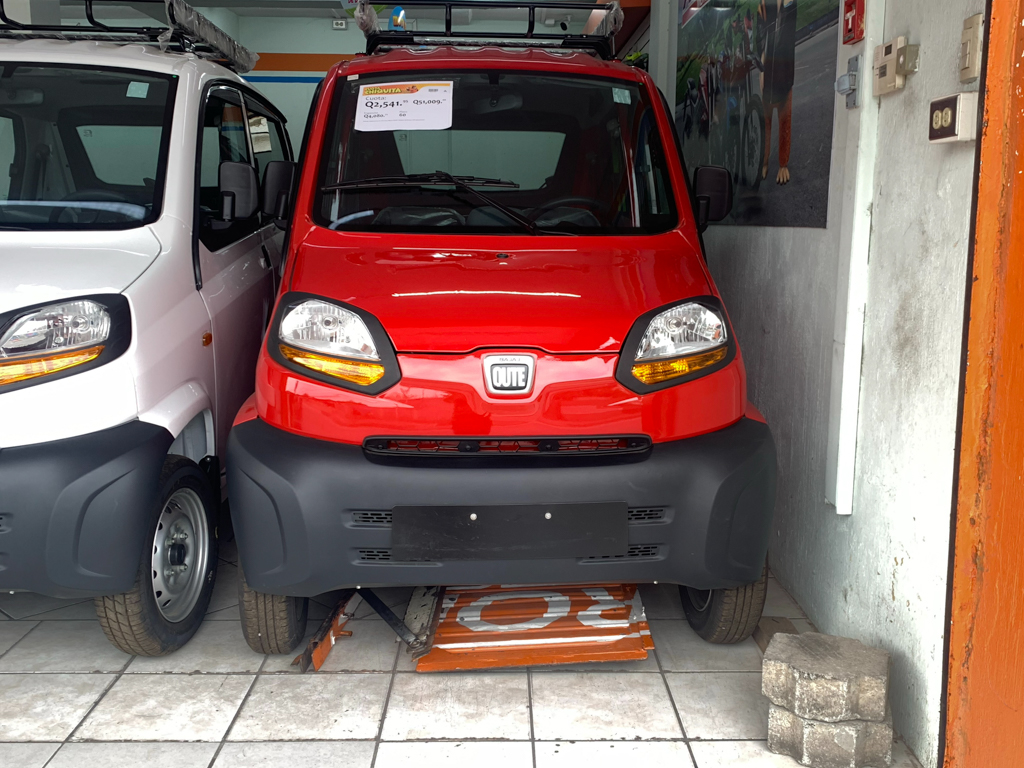 Das kleinste Auto der Welt, ein QUTE, kostet in Guatemala 51'009 Quetzales ( 5'900 CHF oder 6'500 USD)