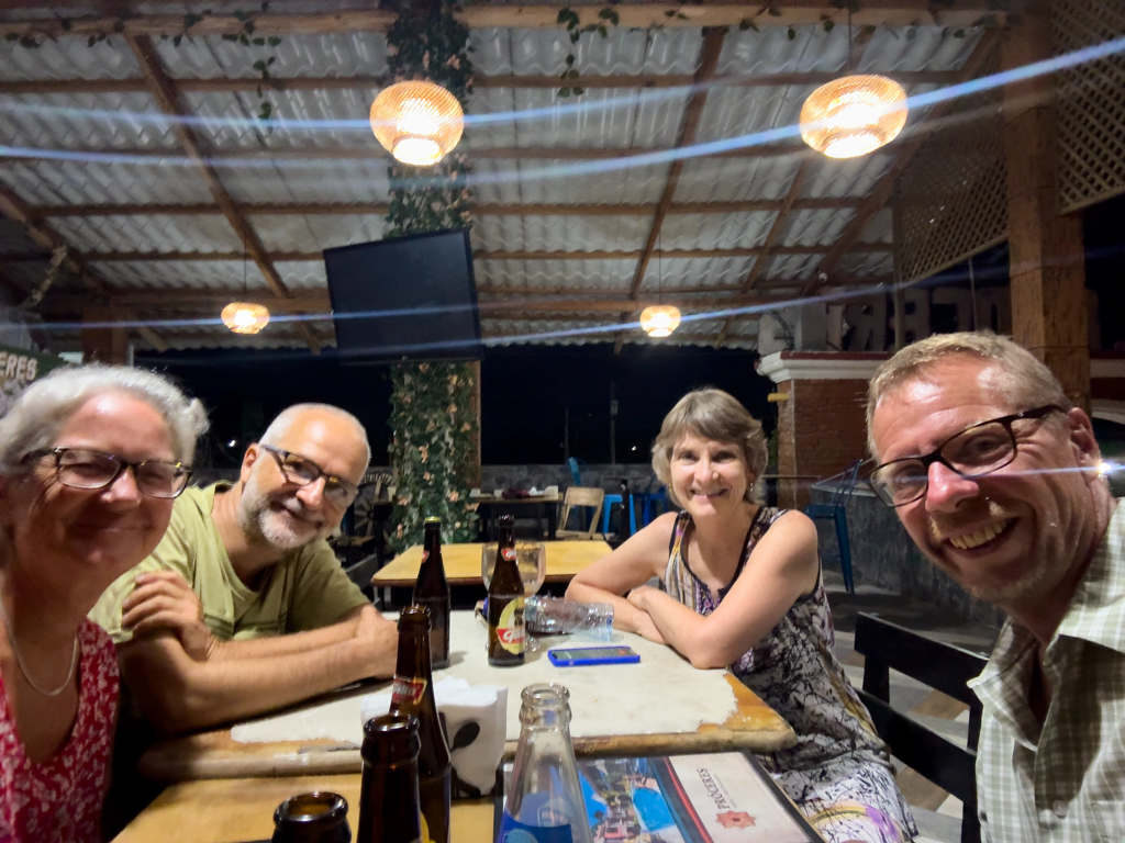 Kurzweiliges Abendessen mit den Camping-Nachbarn Xavier und Eugenia aus Puerto Rico