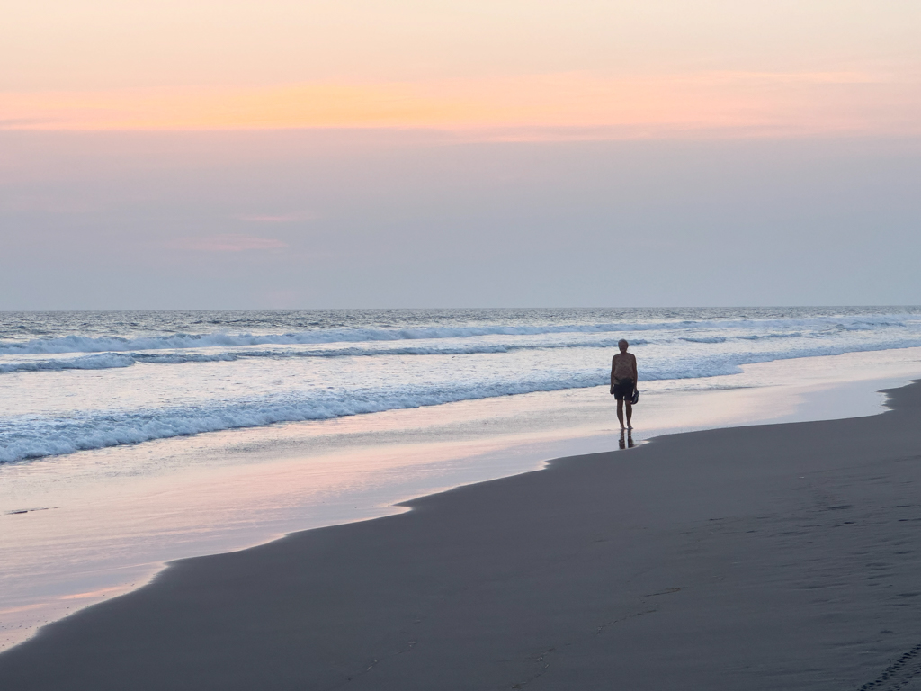 Ma am Strand von Puerto Aristo