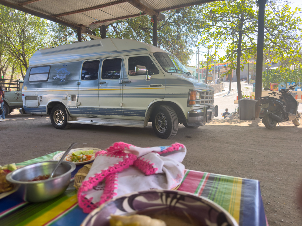 Mittagsrast mit schattigem Parkplatz für Martha