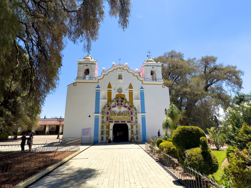 Kirche neben dem Arbol del Tule in Santa Maria de Tule bei Oaxaca