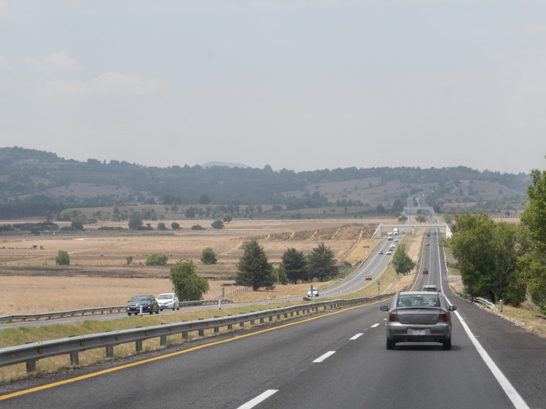 auf der Fahrt auf der 15D von Mexiko City in Richtung Norden