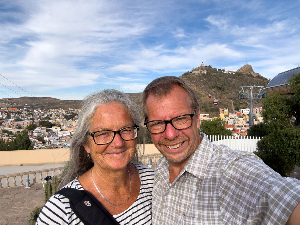 JoMa Selfie, im Hintergrund der Cerro de la Bufa in Zacatecas