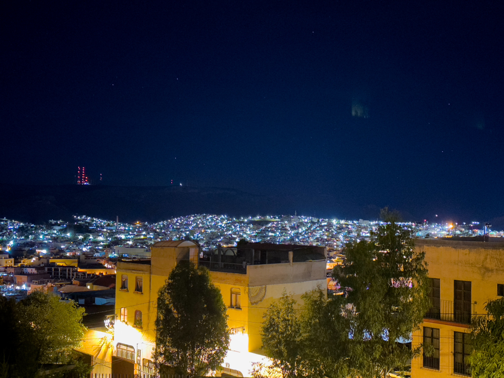 Nächtliche Aussicht vom Hotel Baruk über das Lichtermeer von Zacatecas