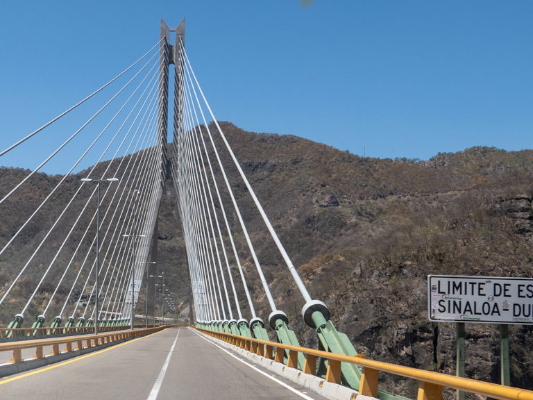 Die leere Brücke zwischen Sinaloa und Durango für uns ganz alleine...