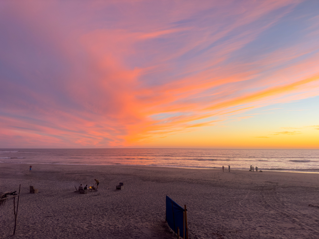 Sonnenuntergang am Strand beim Campground in Celeste
