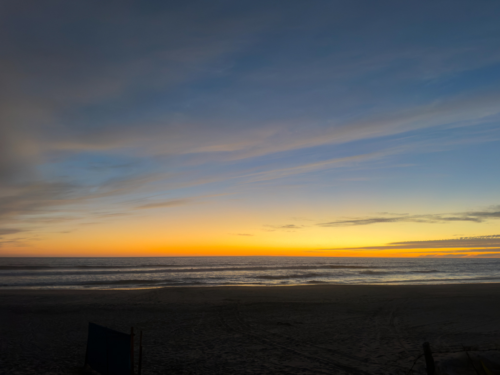 Sonnenuntergang am Strand beim Campground in Celeste
