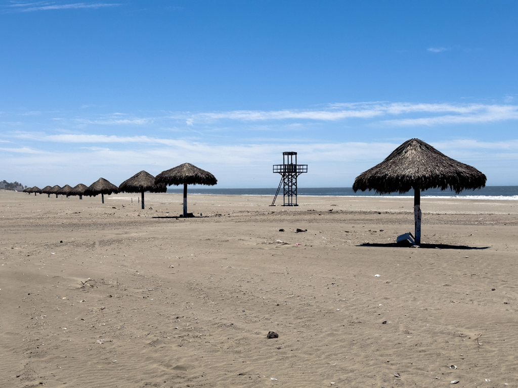 Montags leerer Badestrand an der Playa Bonita in Las Glorias