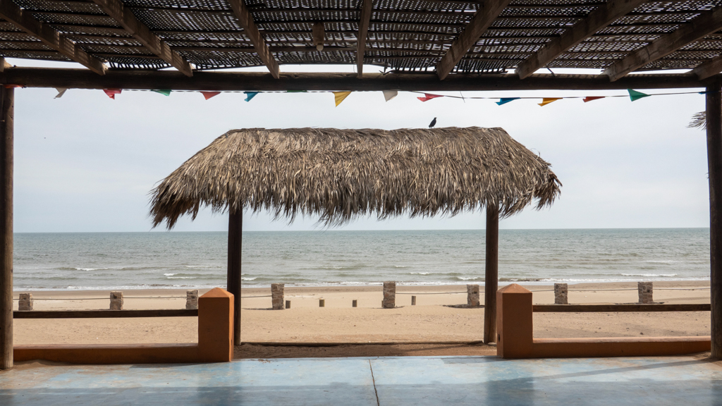 Restaurants El Mirador am Strand von Huatabampito