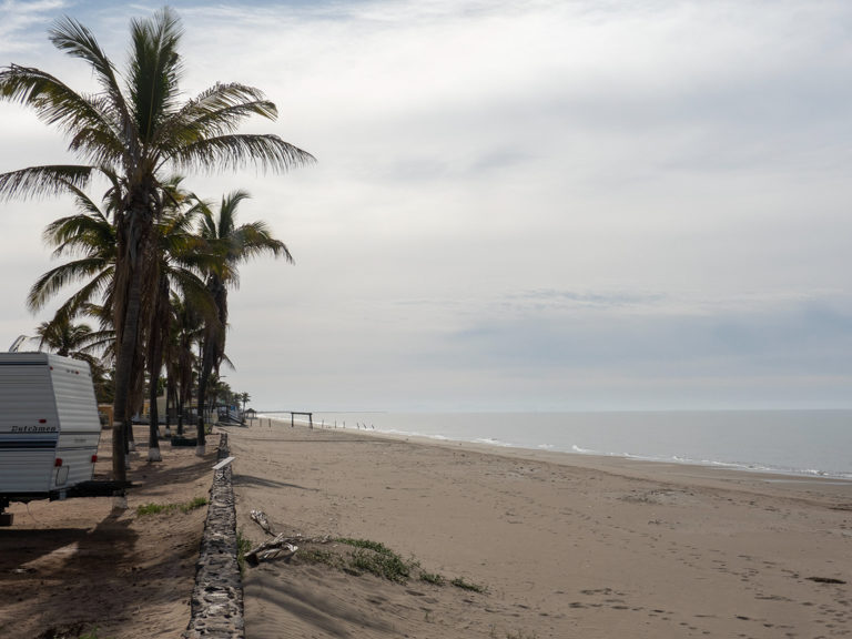Camping am Strand von Huatabampito