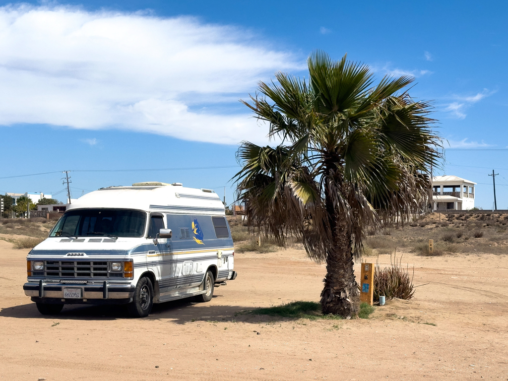 Martha im Campground des Restaurants El Mirador am Strand von Huatabampito