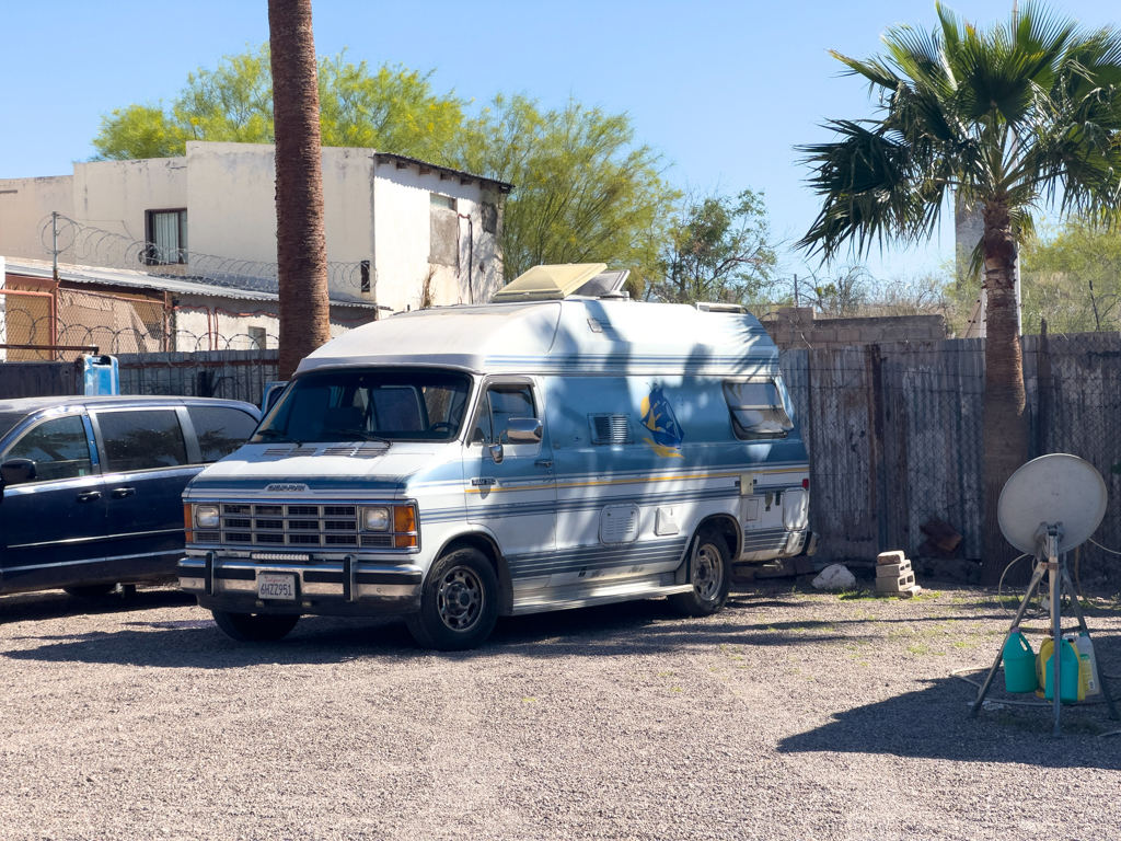 Im Punta Vista RV Park in Santa Ana, mitten in der Stadt an der Hauptverkehrsachse