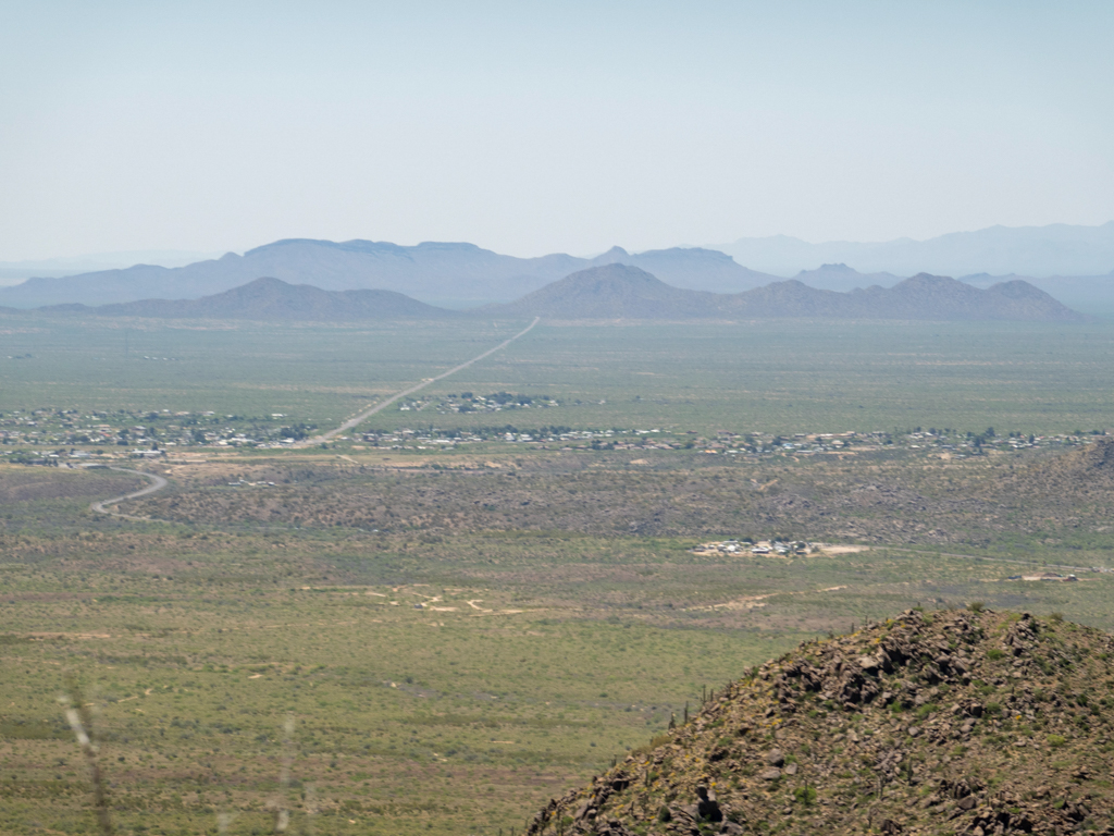 Da unten die Ebene der Colorado River Reservation