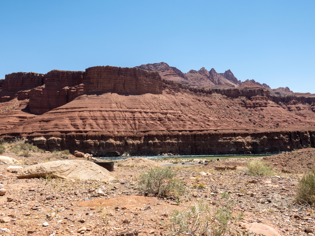 Wir geniessen die Aussicht von Fees Ferry Campground auf den Colorado River und Umland