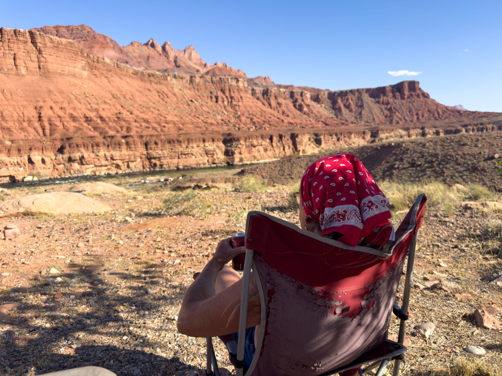 Wir geniessen die Aussicht von Fees Ferry Campground auf den Colorado River und Umland