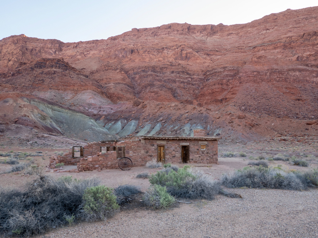 Ein verlassenes Haus am Wegesrand vom Spencer Trail