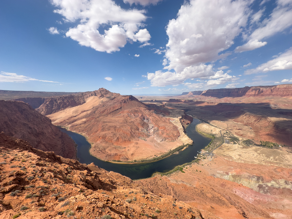 Der Glen Canyon von oben betrachtet. Wie im Grand Canyon beim Horse Shoe Bend