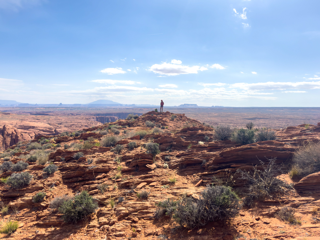 Oben am Spencer Trail angekommen hat Ma Sicht bis ins Monument Valley und in den tiefen Grand Canyon