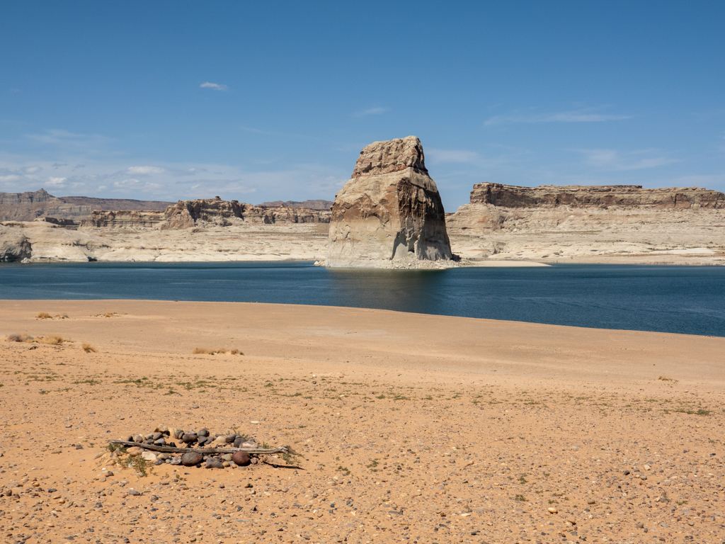 der mächtige Lone Rock im Lake Powell