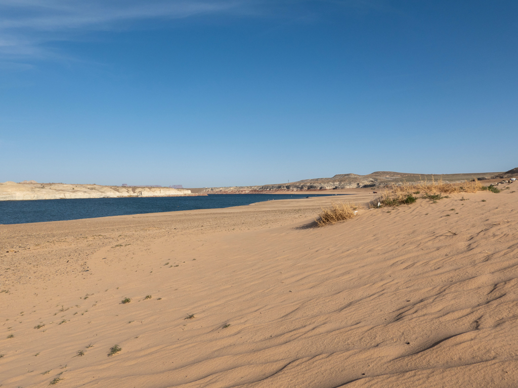 die andere Seite von Lake Powell mit der grossen beach
