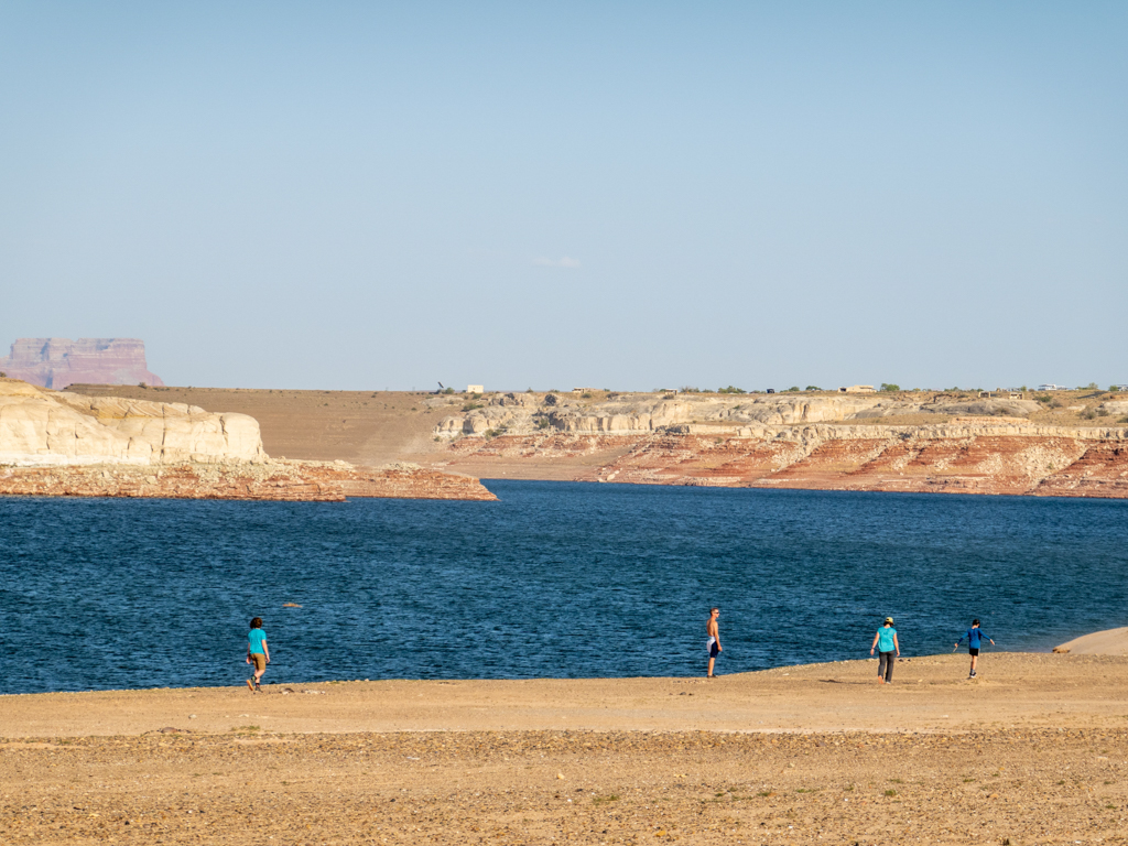 Lake Powell in die Richtung Page zur Staumauer hin