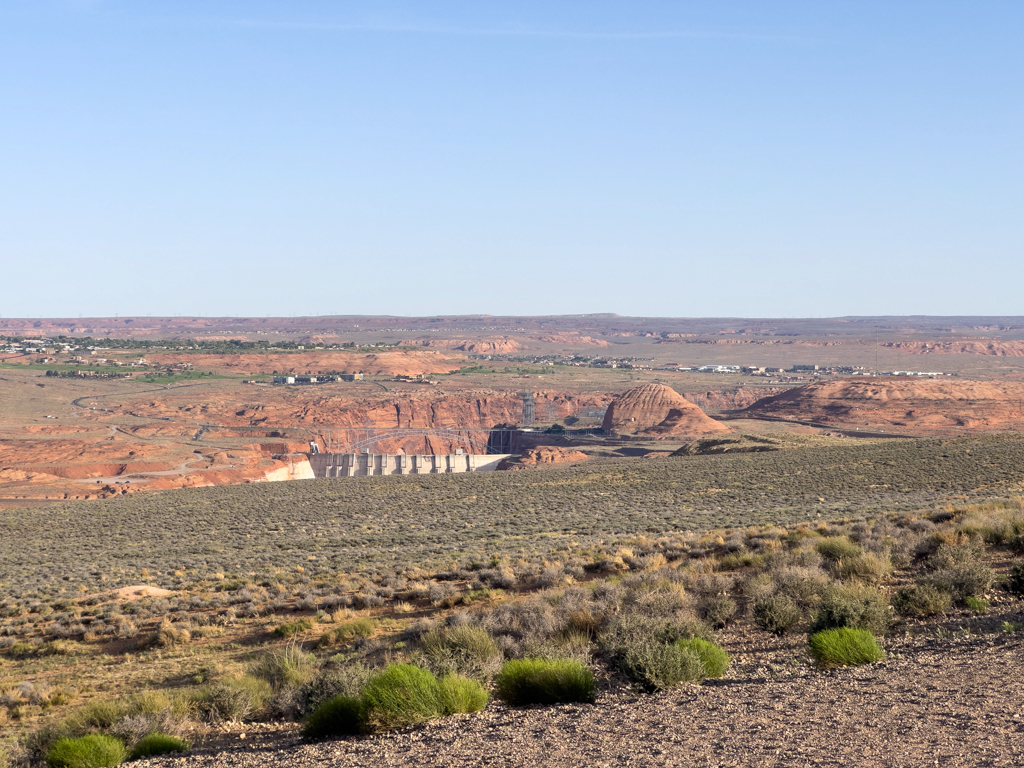Vom View Point in Page sehen wir die Staumauer von Lake Powell